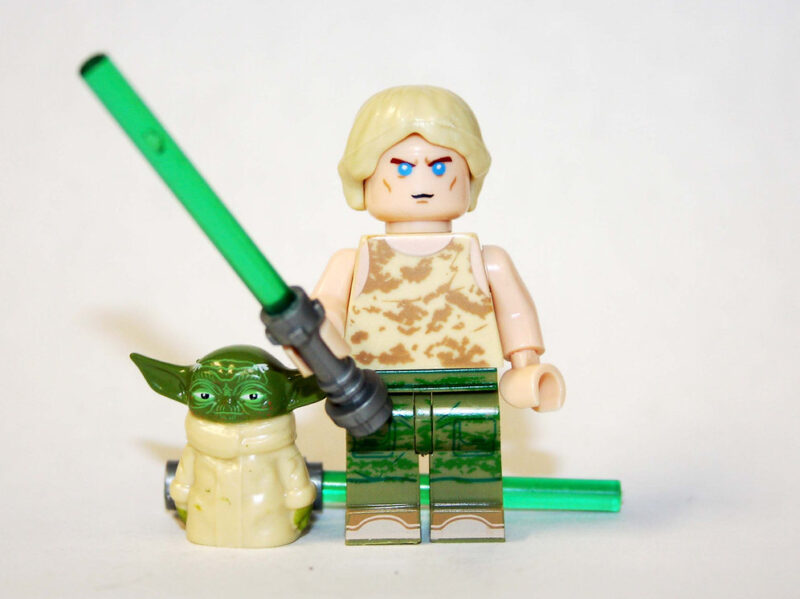 Luke Skywalker Dagobah with Yoda Minifigure - Premium Star Wars Jedi Training Edition